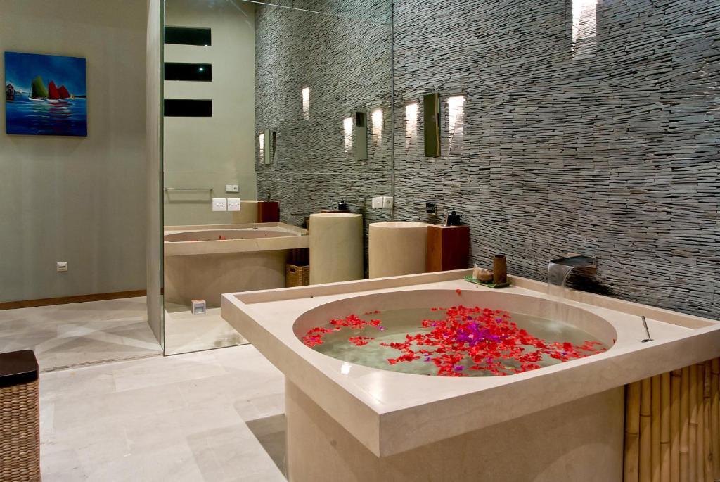 Eko Villa Seminyak - Tropical Villa, Walk To Beach Екстер'єр фото