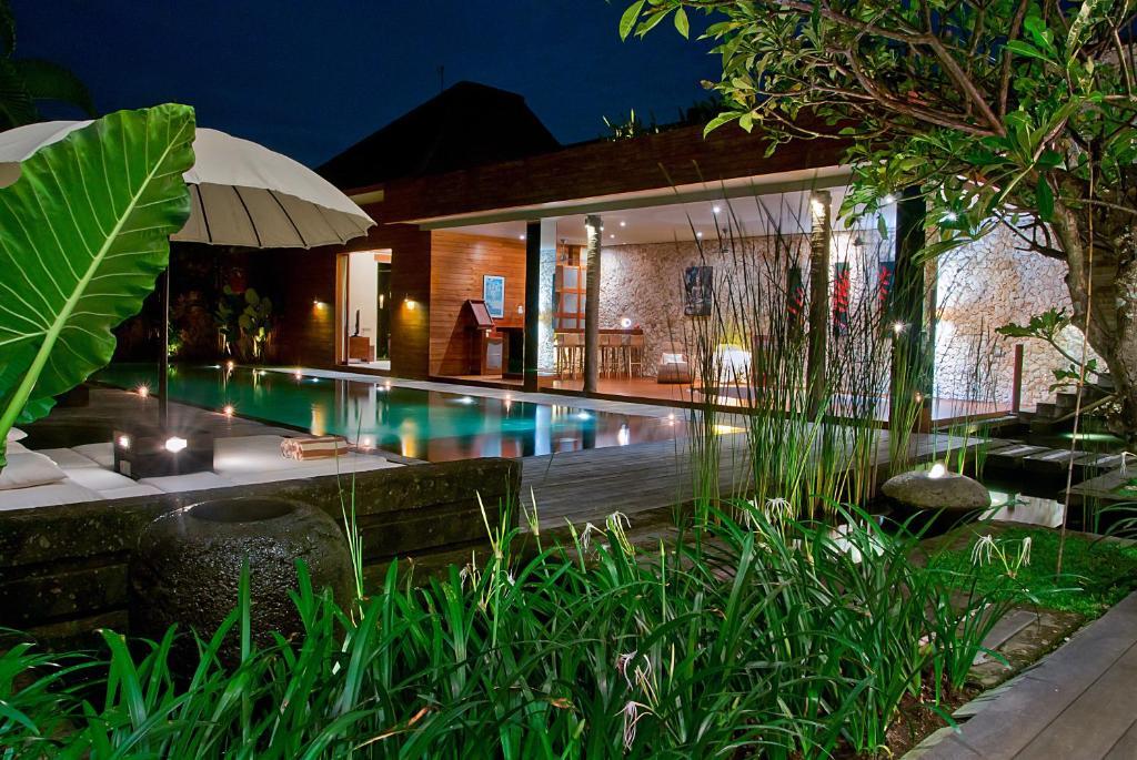 Eko Villa Seminyak - Tropical Villa, Walk To Beach Екстер'єр фото